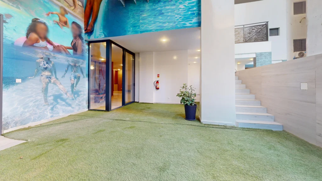 Espace-commune-Salle-de-sport-Hall-salle-de-sport–espace-ouvert-piscine