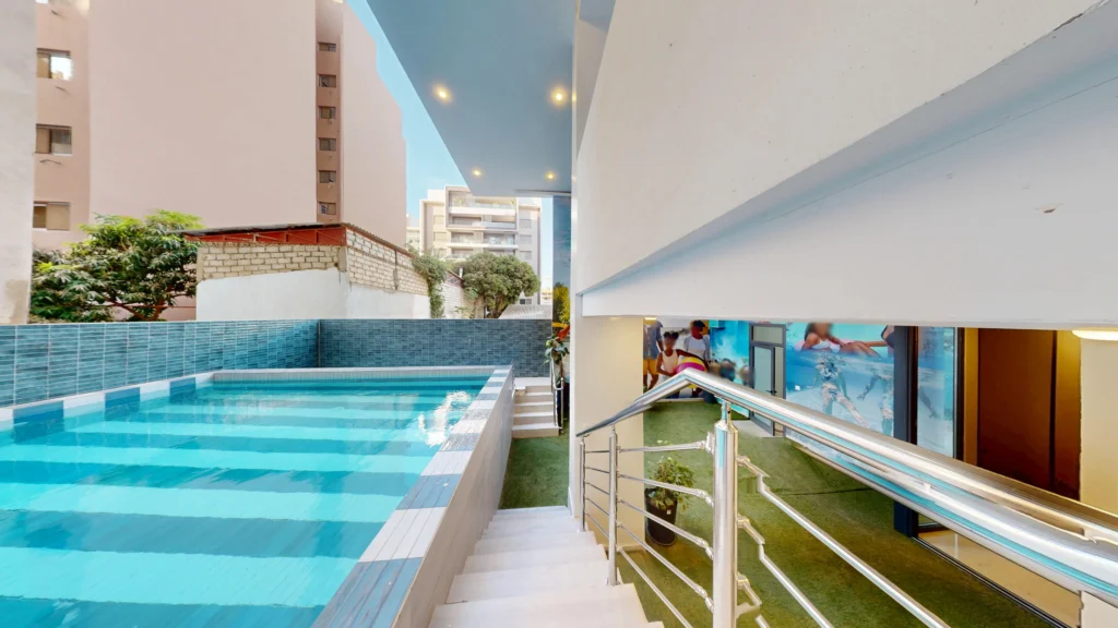 Espace-commune-Salle-de-sport-Hall-salle-de-sport–piscine