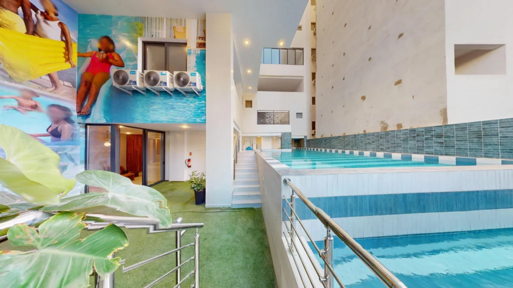 Espace-commune-Salle-de-sport-Hall-salle-de-sport–piscine_1