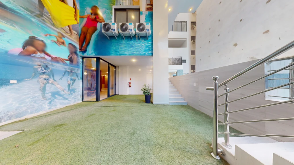 Espace-commune-Salle-de-sport-Hall-salle-de-sport–piscine_3