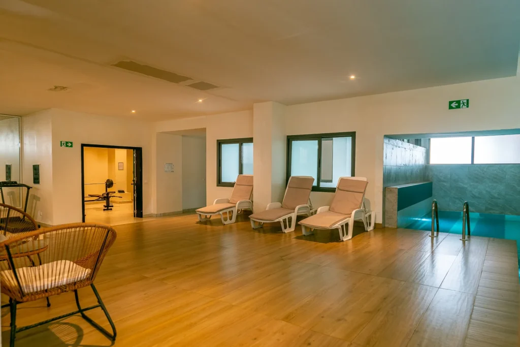 residence-fifa-almadie-a-dakar-piscine-1