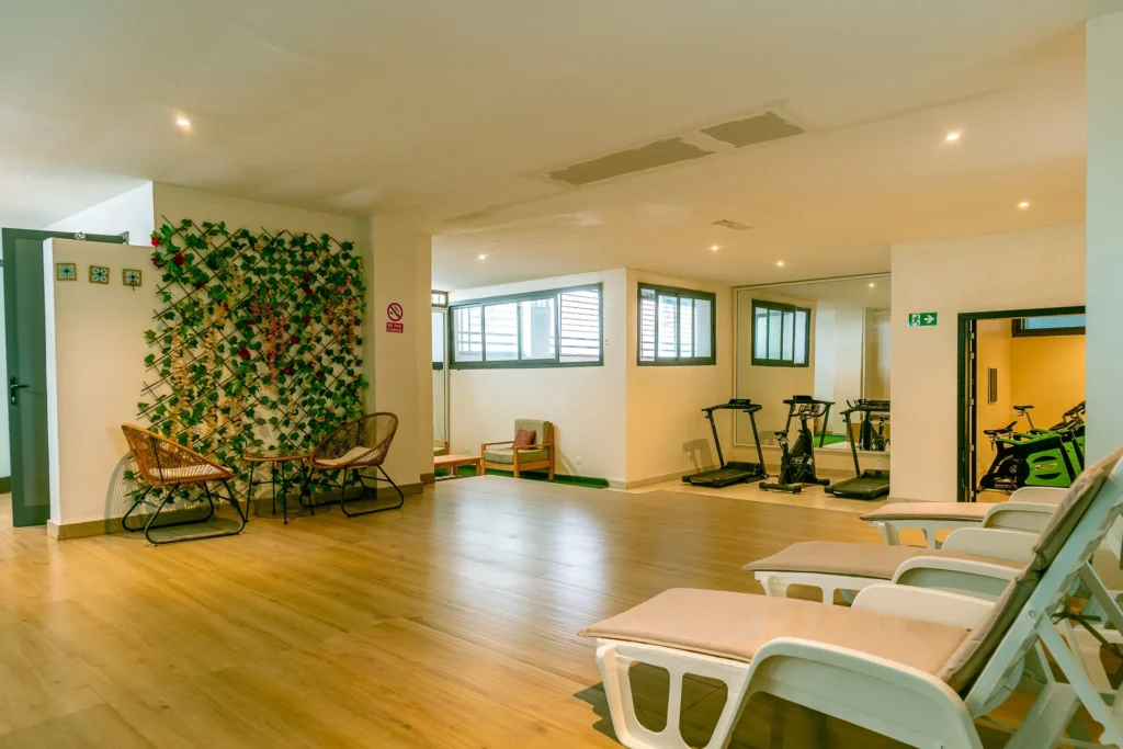 residence-fifa-almadie-a-dakar-salle-de-sport